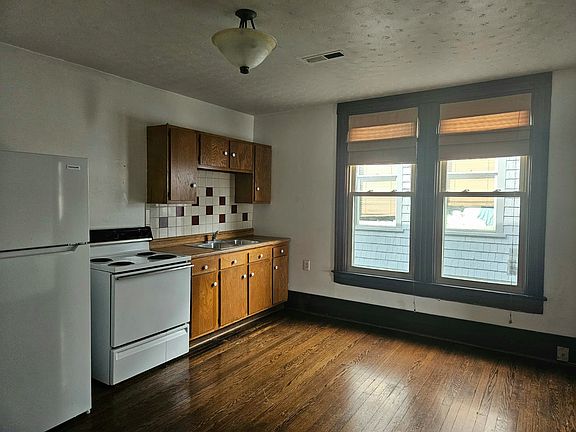 4th image of 907 Luttrell St #5