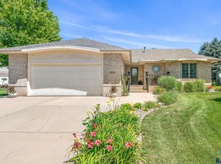 4904 E Charleston Dr, Sioux Falls, SD 57110
