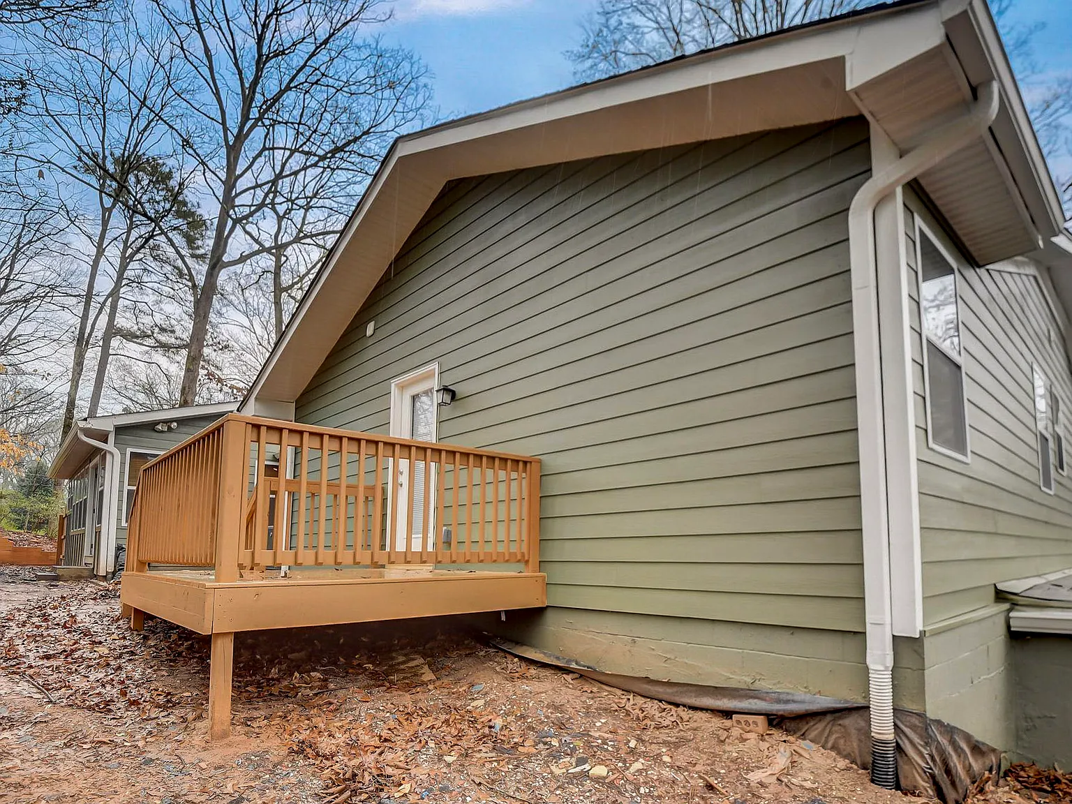 4 bed, 3.5 bath, 2300 sqft, $1,274 — Photo 3