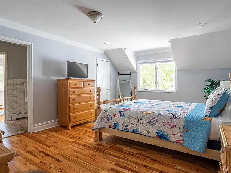 2300 Pine Tree Rd — Photo 16