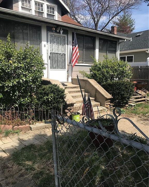 1st image of 8 Cooper Dr