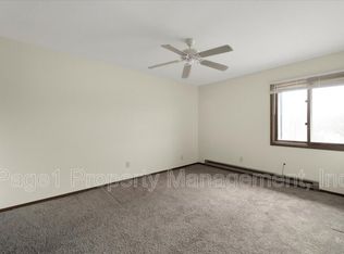 640 Fox Knoll Dr APT 4, Lena, IL 61048