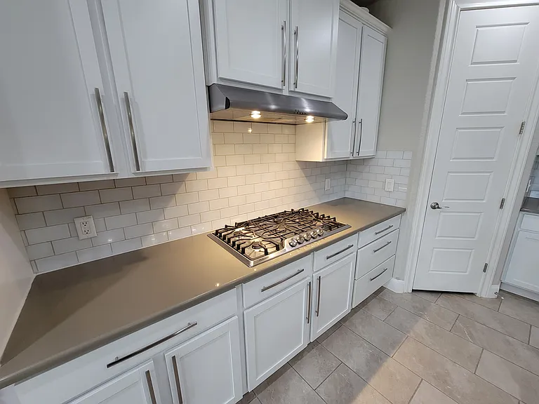 8915 Monument Parke — Photo 7