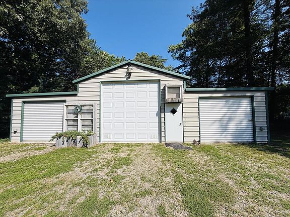 3rd image of 1533 John Smith Rd E