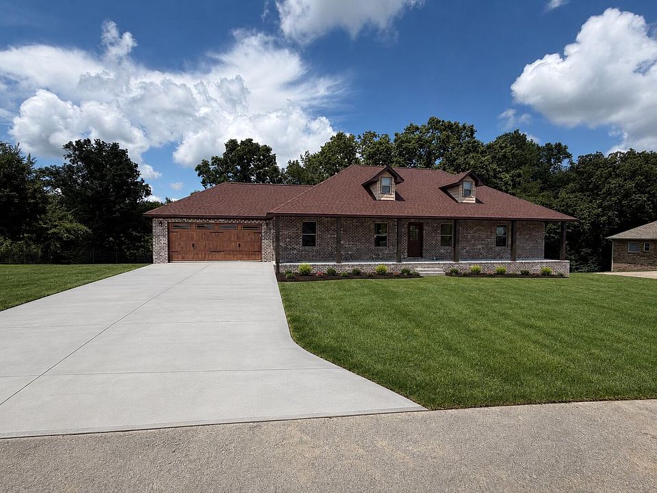 1st image of 392 Madison Cir