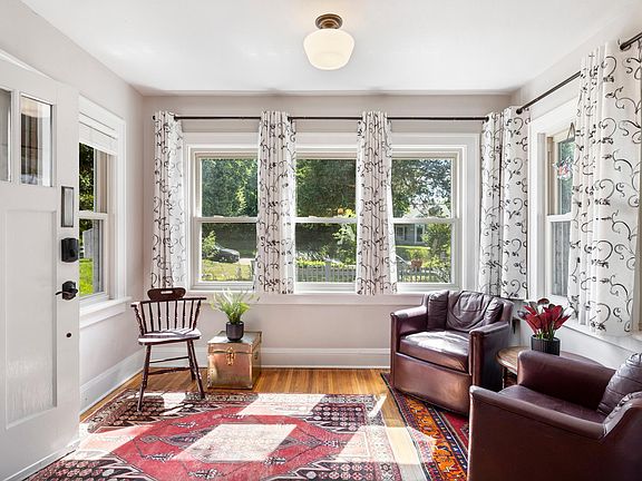4th image of 4608 36th Ave S