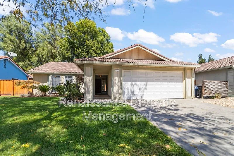 445 W Deerwood Ln