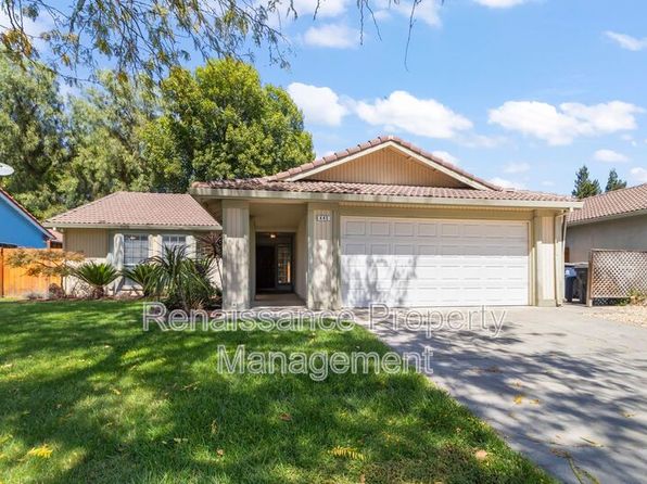 445 W Deerwood Ln