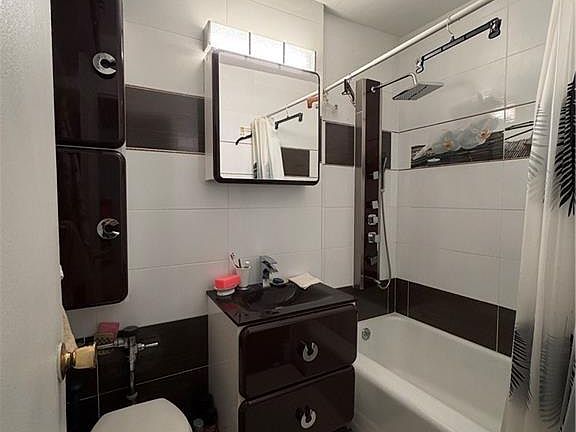 4th image of 3090 Voorhies Ave APT 2A