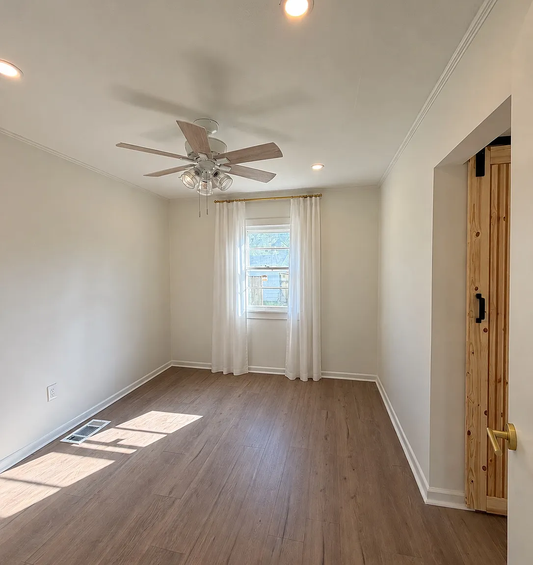 1 bed, 900 sqft, $1,500 — Photo 4