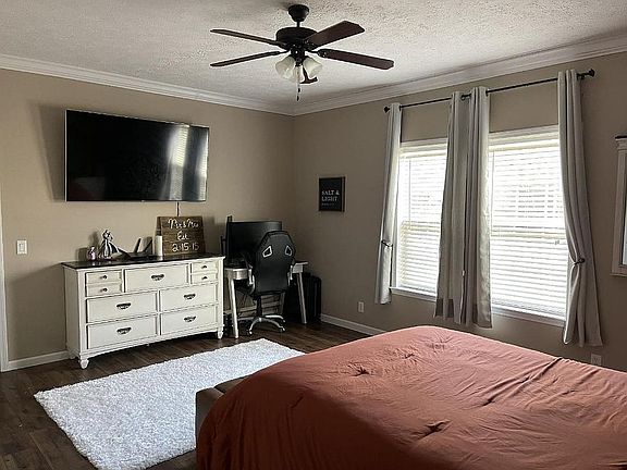 2nd image of 124 Wanda Ln