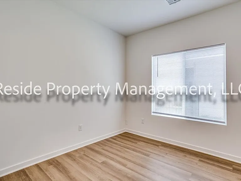 2142 N Melody Ct — Photo 15