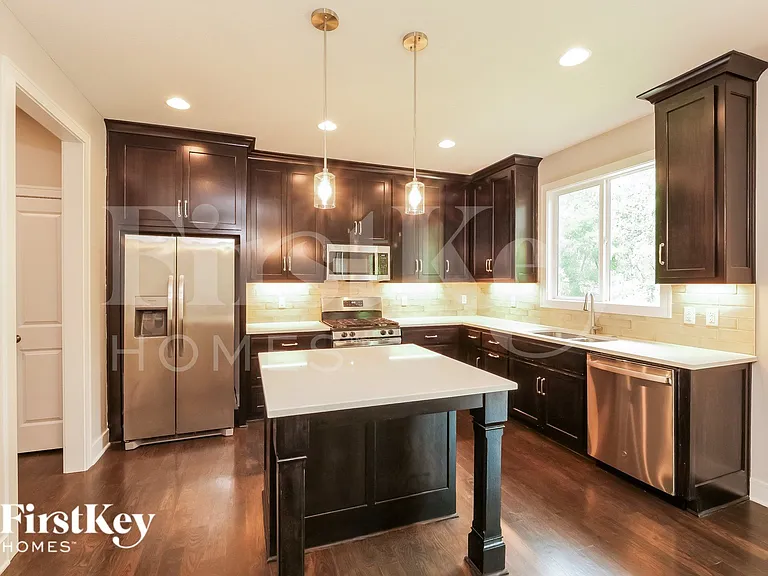 1128 SW Blackpool Dr — Photo 6