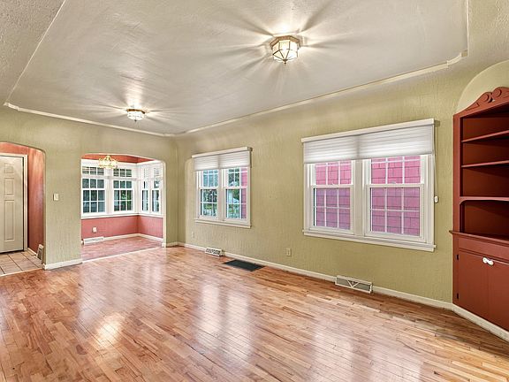3rd image of 2112 Pine St
