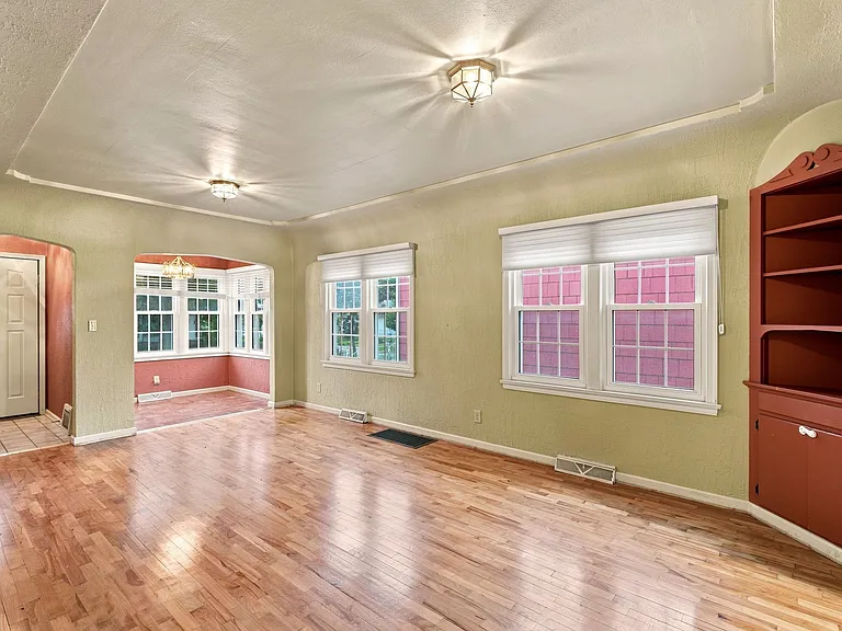 2112 Pine St — Photo 3