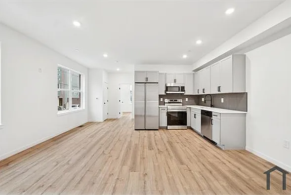 1700 Master St — Photo 15