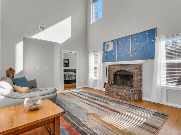 2408 Creekwood St, Corinth, TX 76210