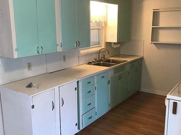 4th image of 103 W Broadway Ave