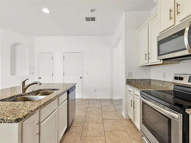 16459 Centipede St — Photo 14