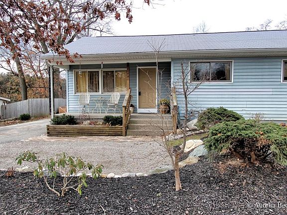 3rd image of 1751 Ira Ave NW