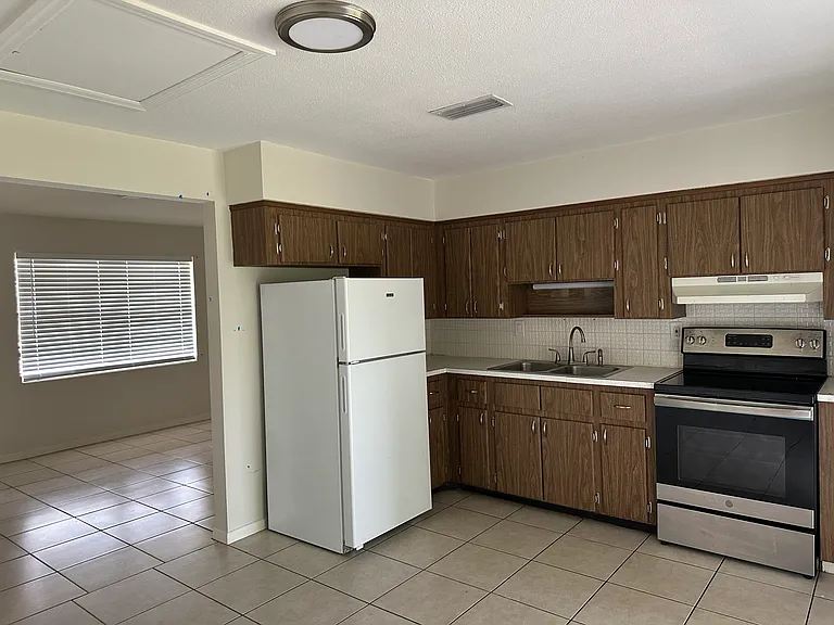 31332 Fernway St — Photo 10