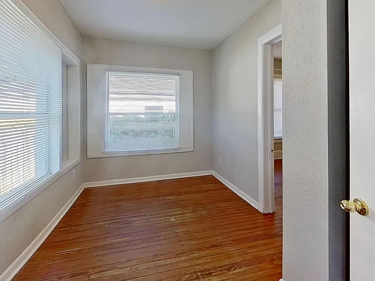 4633 Kingsbury St — Photo 24