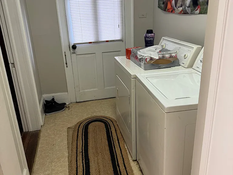 2408 Devine St #B — Photo 9