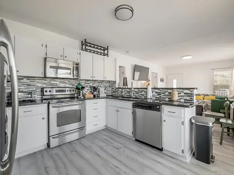 1306 Holmes Ave — Photo 9