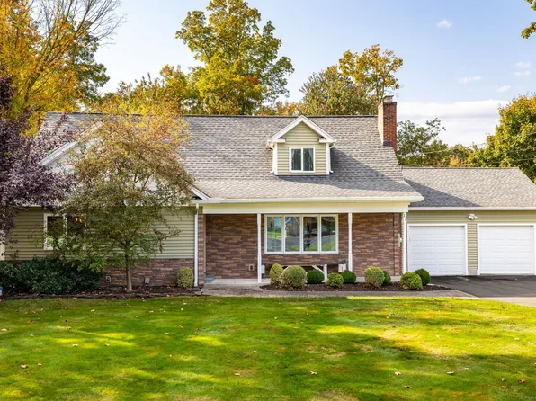 17 Gail Road, Farmington, CT 06032