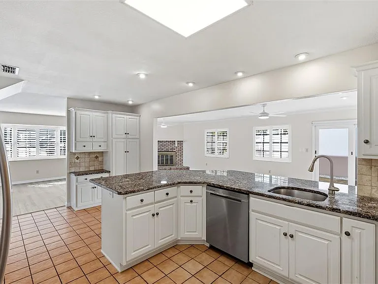 345 Bailey St — Photo 18