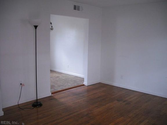 4th image of 839 W Ocean View Ave APT 10