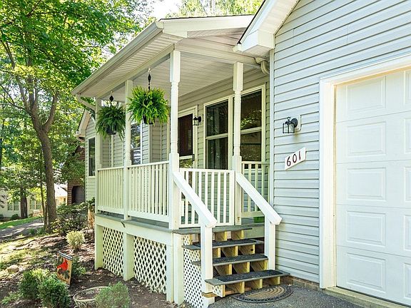 3rd image of 601 Flower Dr