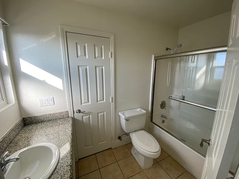 1324 Iris Ave #5 — Photo 8