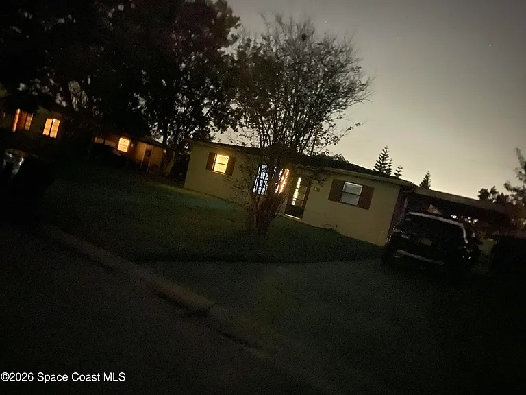 303 Princeton Ave — Photo 9