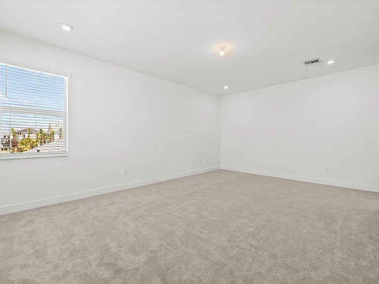 890 SW Newfield Pkwy — Photo 25
