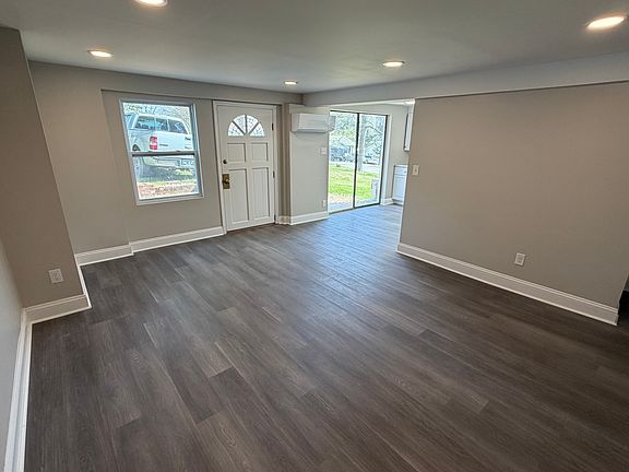 5th image of 4454 University Dr #B