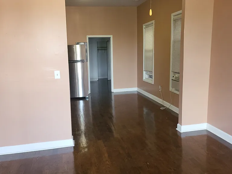 2151 W 21st St #2 — Photo 6