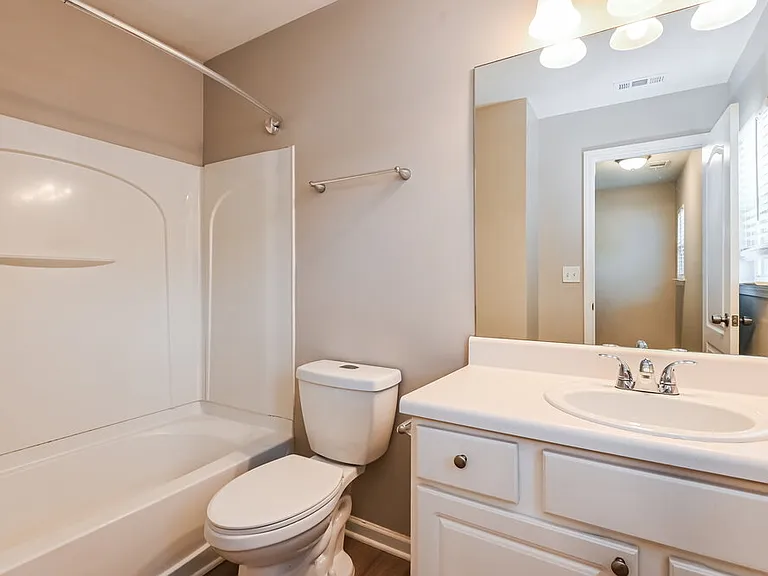 114 Creekwood Trl — Photo 16