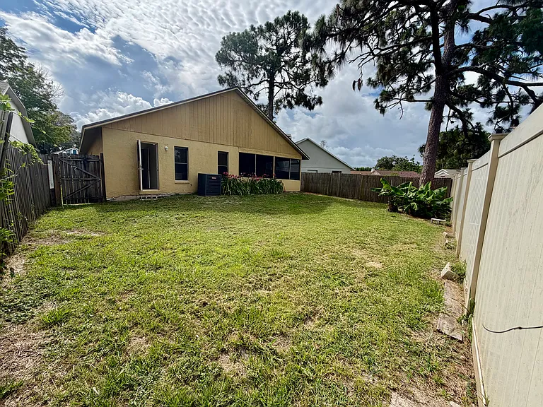 1012 Henson Ct — Photo 23