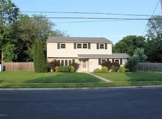 17 Galewood Dr, Hazlet, NJ 07730