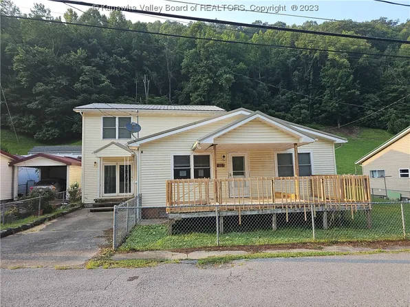 216 Freemont Loop, Holden, WV 25625