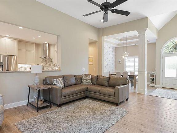 2nd image of 105 Shelter Cove Dr