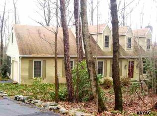 744 Laurel Woods Ln, Hanover, PA 17331