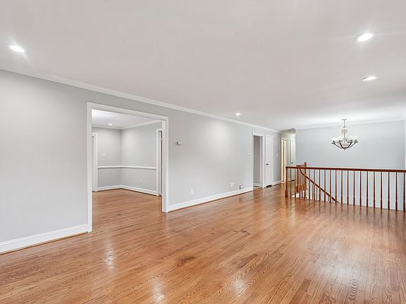 5th image of 9239 Vernon Dr