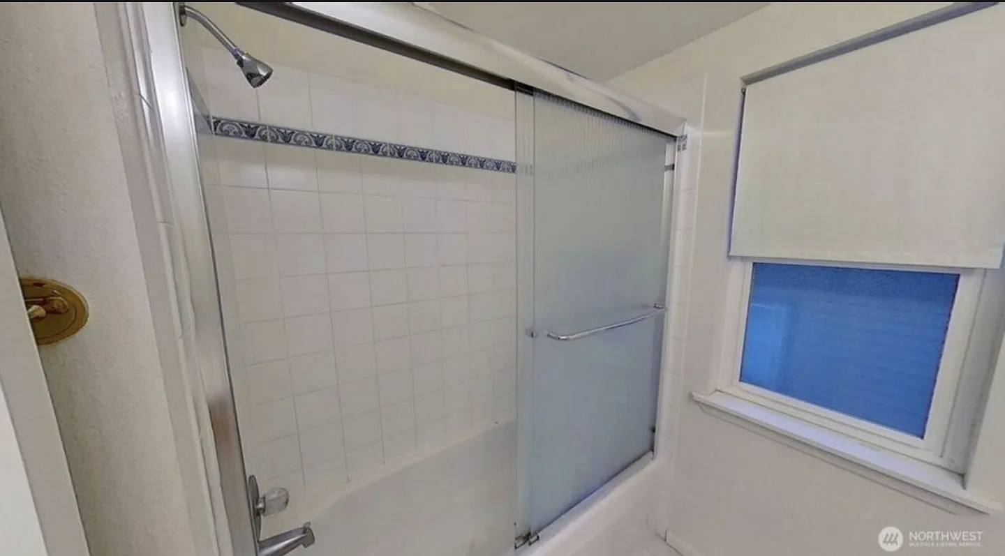 2 bed, 1.5 bath, 1000 sqft, $1,195 — Photo 4
