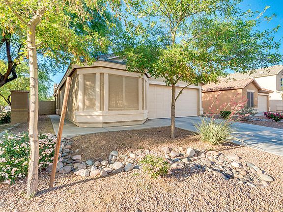 3rd image of 40508 W Thornberry Ln