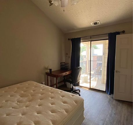 2nd image of 421 W San Antonio St