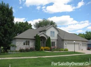 1816 Winged Foot Dr, Pekin, IL