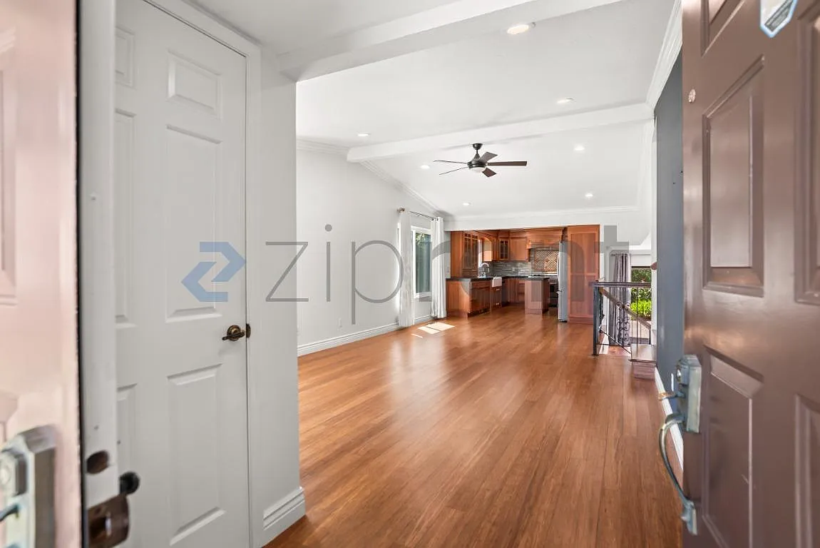 4 bed, 1970 sqft, $4,825 — Photo 4