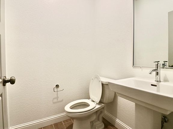 5th image of 240 Huntington Ave S